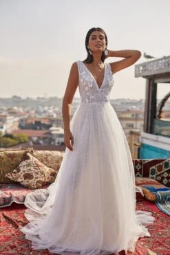 Aiyla Gown -ALAMOUR DRESS SALE 9 9883b926 b664 4e5e bc6f 5bfe99757121