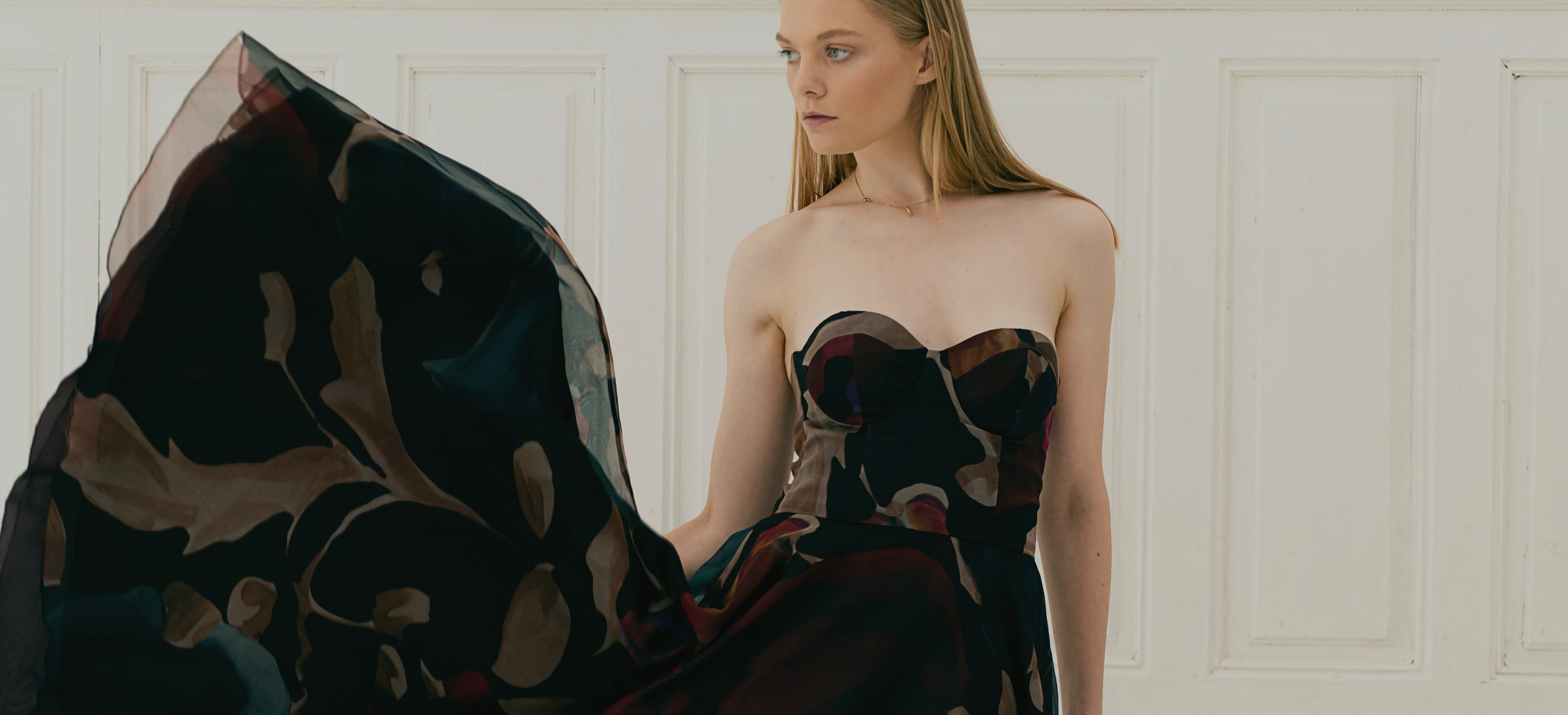 ALAMOUR DRESS SALE 1 ALAMOUR DRESS SALE -ALAMOUR DRESS SALE Laskari About Banner 1